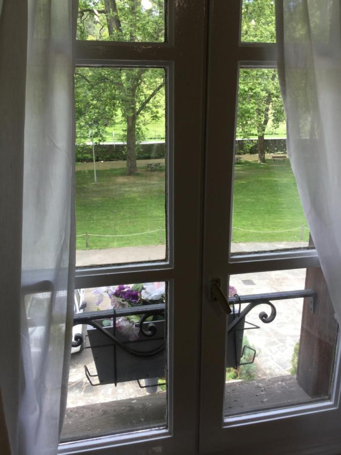 Auberge Henri IV Segur-le-Chateau Buitenkant foto